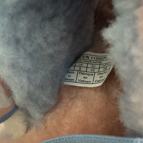 *Never Worn* UGG Multicolor Fluffy Slippers - Picture 3 of 3